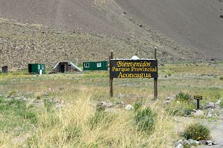 02 Bienvenidos Parque Provincial Aconcagua Sign At Punta de Vacas 2434m.jpg